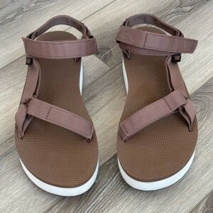 TEVA FLATFORM UNIVERSAL BROWN / BIRCH PLATFORM SANDALS US 7 / EU 38 .